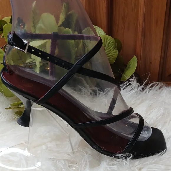 Elegant Black Strappy Women's Heels - Picture 5 of 16